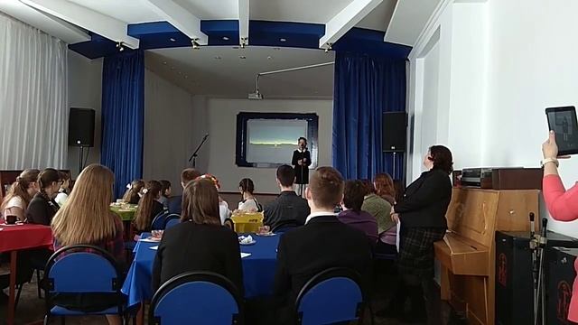 Как красиво прочитан стих!!! "Свечи".Коростенская гимназия. смотреть онлайн