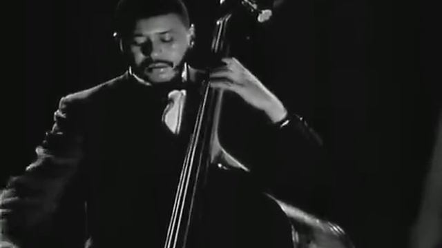 Paul Chambers Green Dolphin Street Great bowed bass solo. смотреть онлайн