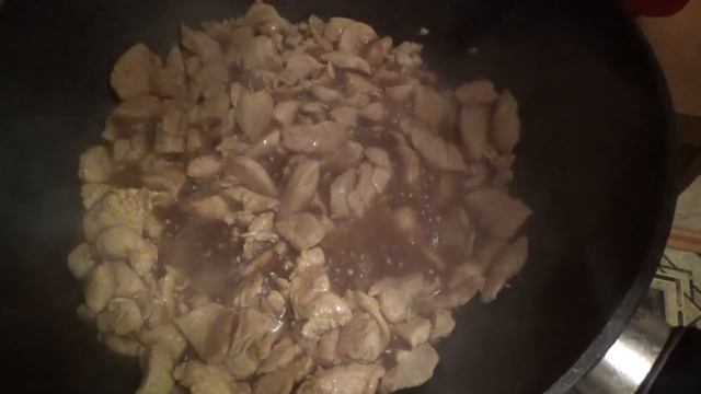 Рисовая Лапша Вок с Курочкой и Овощами! смотреть онлайн