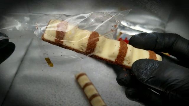 Amazing KINDER BUENO WHITE Unwrapping & Crushing [REVERSE] Satisfying 4K Boosted ASMR?