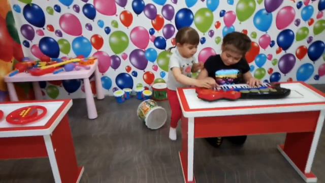 Классное видео!!! Детская развликалка "Кошки-Мышки" Лера и Полина Плешковы смотреть онлайн