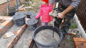 замес 90 л. бетона строительным миксером зубр. 1000Вт.