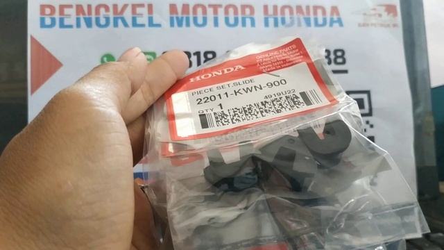 Piece Slider 1 Set Plastik Tutup Rumah Roller PCX ADV Vario 125 150 Ori AHM 22011KWN900