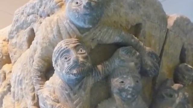 Украшенные фигурами людей и животных капители, Церковь Святого Мигеля, Камараса (Ногера) смотреть онлайн