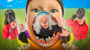 Лучше НЕ ИГРАТЬ в ИГРУ КАЛЬМАРА с СТАРШЕЙ СЕСТРОЙ или СТАРШИМ БРАТОМ!