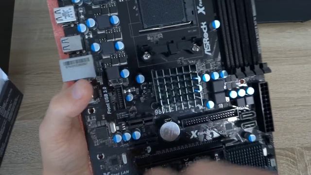 Распаковка и не большой обзор ASRock 980DE3/U3S3 AMD 760G So.AM3 смотреть онлайн