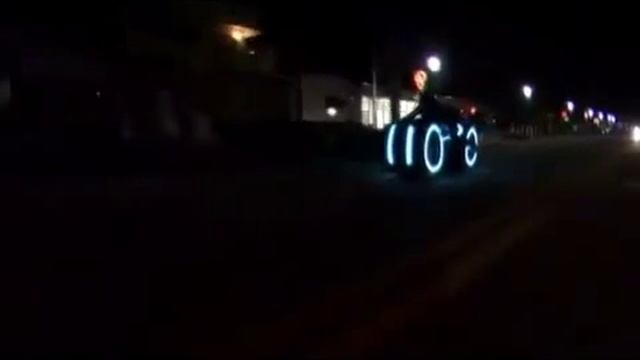 трон_мотоцикла.flv смотреть онлайн