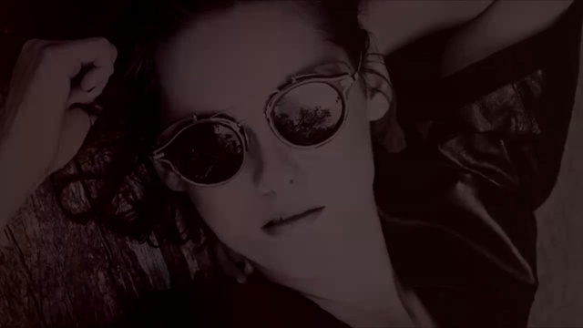 Kristen Stewart & Stella Maxwell - Down