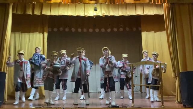 Образцовый ансамбль „Оношковские музыки” полька „ Плясовая ” смотреть онлайн