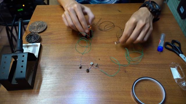 Вибро машинка из разбитых телефонов смотреть онлайн