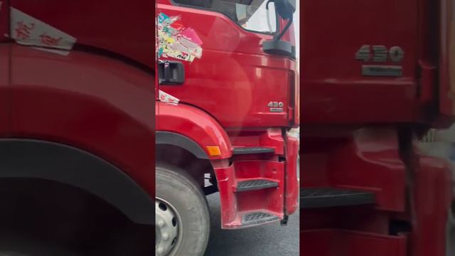 Зачем наклейки на двери грузовиков в Китае? смотреть онлайн