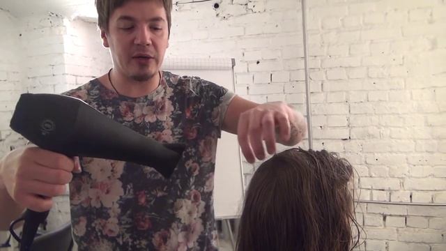 Положение фена и сопла фена при укладке. Урок для парикмахеров по быстрой укладке. смотреть онлайн