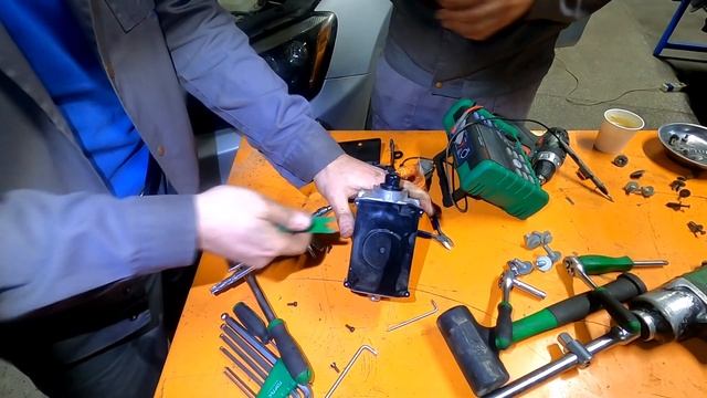 Ремонт Mercedes B-класс ED, проблема с изоляцией высоковольтной цепи. Нежданчик от Mercedes. смотреть онлайн