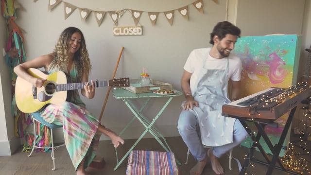 Sofía Ellar & Álvaro Soler - Barrer a Casa (VideoClip Oficial) - #StayHome and Sing #WithMe смотреть онлайн