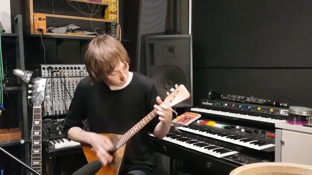 Russian folk rolls on prima balalaika // Русские народные наигрыши на балалайке приме смотреть онлайн