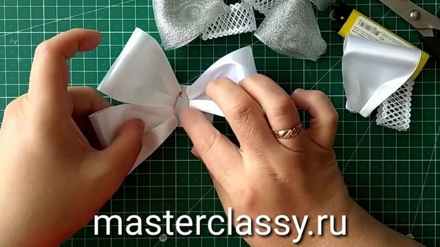 Как сделать праздничные банты канзаши + бонус. Красивые бантики из лент для девочки. Видео урок смотреть онлайн