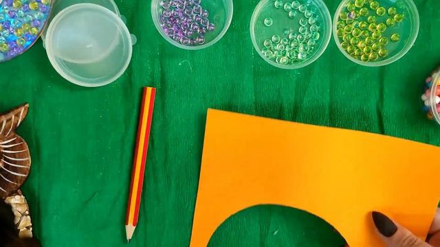 «Золотая рыбка»: поделка из старого диска, стеклянных страз и бумаги