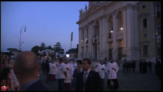 Benedict XVI leads Corpus Christi procession through the streets of Rome смотреть онлайн