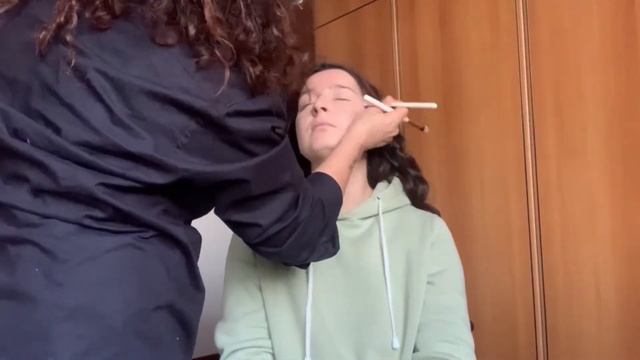 Визажист с итальянского ТВ || Сделала меня старше? ПРИЧЁСКА И МАКИЯЖ В ИТАЛИИ смотреть онлайн