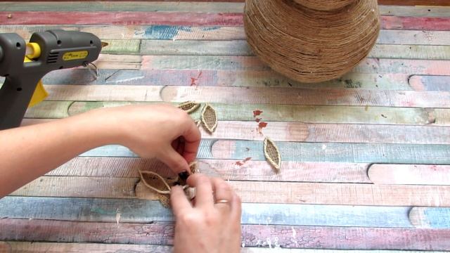 Вазы из джута своими руками // Vases made of jute смотреть онлайн