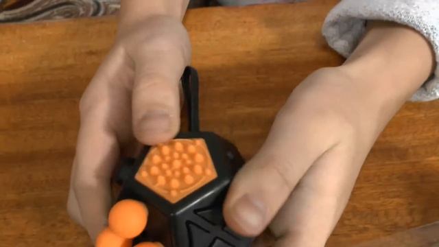 Игрушка - антистресс Fidget Cube, платье Acoola Merci. Маша распаковывает посылку с Озон. 08.12.201