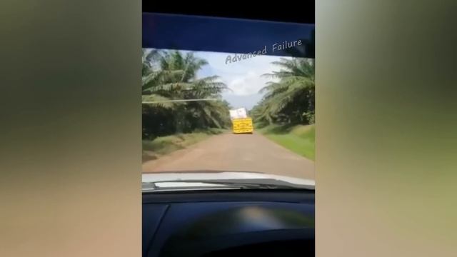 MOST DANGEROUS EXPENSIVE FAILS ! Driving SKILL Fails - Total Idiot At Work 2023 _ TRUCK HIT CAR 202 смотреть онлайн
