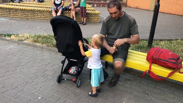 Лео і Дєдушка пускають мильні пузирі смотреть онлайн