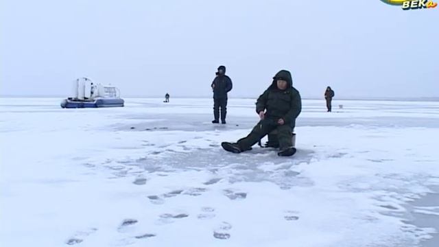 Рыбалка на Рыбинском водохранилище. Блеснение окуней и судака. Рыбалка на Рыбинском водохранилище. смотреть онлайн