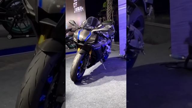 Yamaha R1M 2023 смотреть онлайн