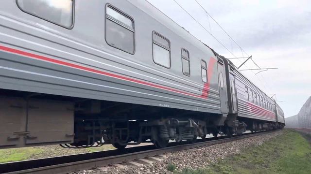 ЭП20-016 с пассажирским поездом Анапа - Москва смотреть онлайн