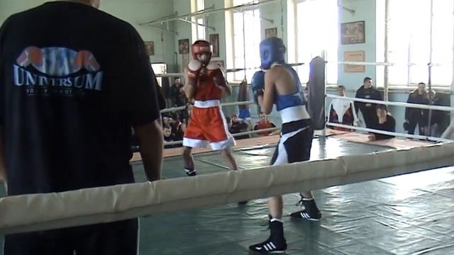 48 кг Юсибов Шахмал + Решедько Сергей , Первенство г Мариуполя по боксу 29.10.2010 г смотреть онлайн