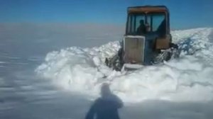 Дт-75 расчистка дороги по снегу