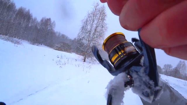УРА! Открыл сезон! Ловля преднерестовой ЩУКИ весной на спиннинг! Рыбалка на малой реке в марте 2023 смотреть онлайн