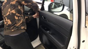 Как легко снять пластиковую обшивку двери на Мазда CX-5 не сломав дорогую клипсу. Mazda CX-5 2017