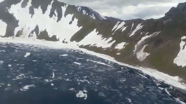 Еще Хангар. Нереальный цвет озера. смотреть онлайн