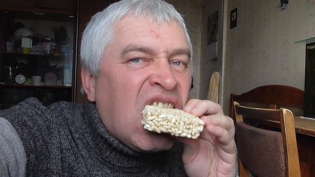 Я в комнате, у меня воздушный рис, я кушаю воздушный рис смотреть онлайн