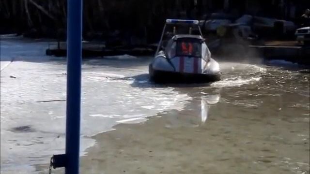 Катер-амфибия Службы спасения Свердловской области смотреть онлайн