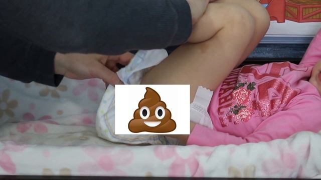 HOW TO CHANGE A DIRTY DIAPER TUTORIAL - YOUTUBE VIDEO смотреть онлайн