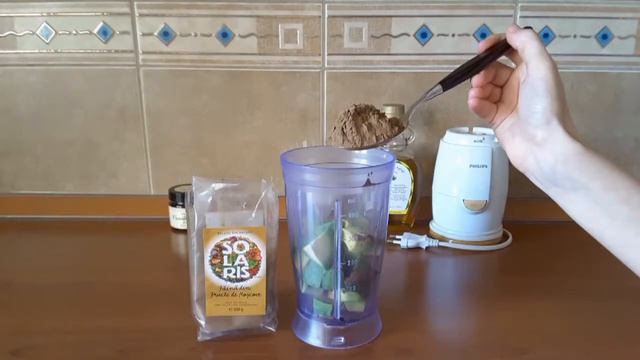 Raw avocado cacao mousse. Mousse de avocado cu roscove/carob. Шоколадный мусс из авокадо. смотреть онлайн