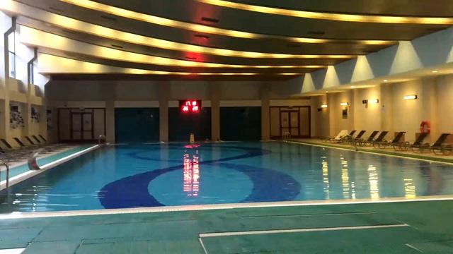 Крытый бассейн отеля Марриотт Красная поляна смотреть онлайн