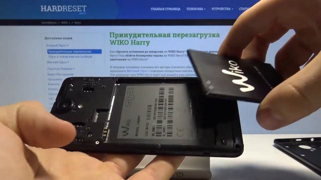 Как вынуть батареи из Wiko Harry? / Замена батареи на Wiko Harry смотреть онлайн