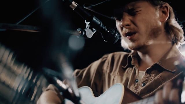 Original 16 Brewery Sessions - Colter Wall - "Sleeping on the Blacktop" смотреть онлайн