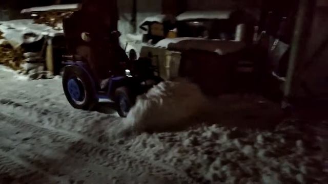 Первая уборка снега и Карантинец смотреть онлайн