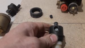 Почему бежит воздухоотводчик в газовом котле.