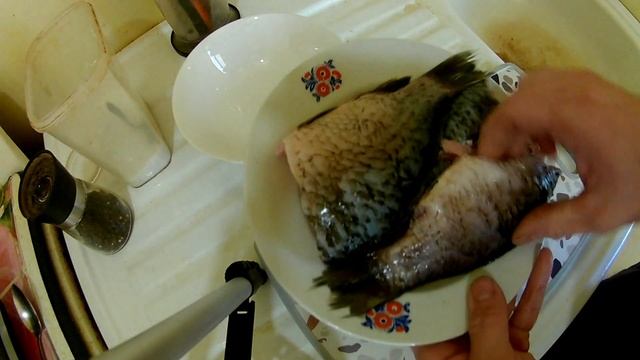 Чистка рыбы,  чистка рыбыложкой,подготовка рыбы,очень легко и быстро, чистка рыбы от чешуи, лайфхак