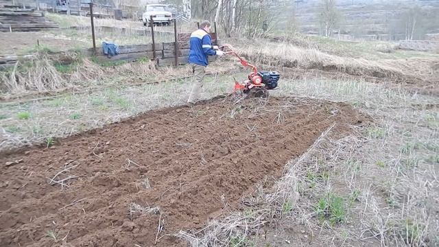 Весенняя пахота. Spring plowing. смотреть онлайн
