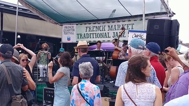 "Down In Good Old New Orleans" - Charlie Halloran and the Quality Six смотреть онлайн