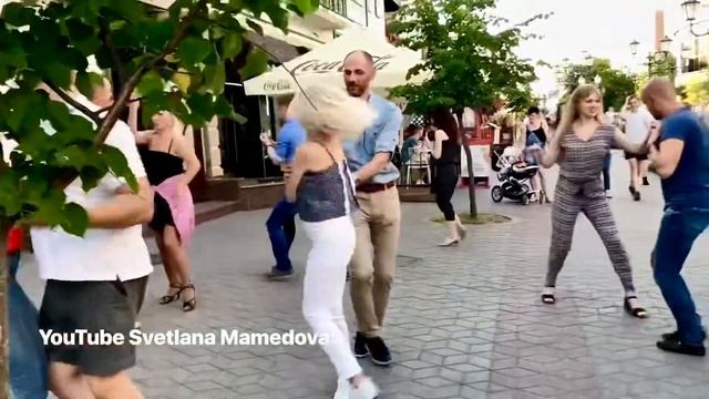 Бачата. Улыбчивая любимица публики... смотреть онлайн