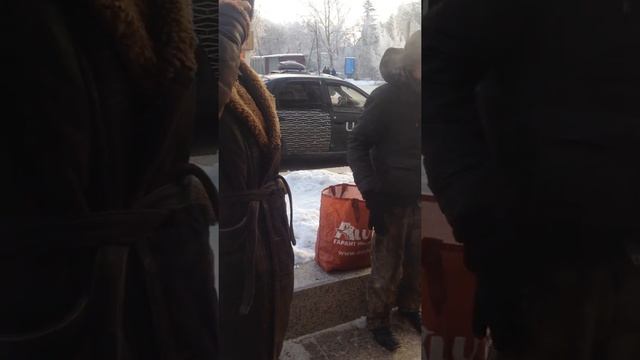 Держите микрофон поближе ко рту смотреть онлайн