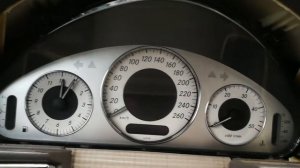 Снимаем приборную панель Mercedes Benz W211